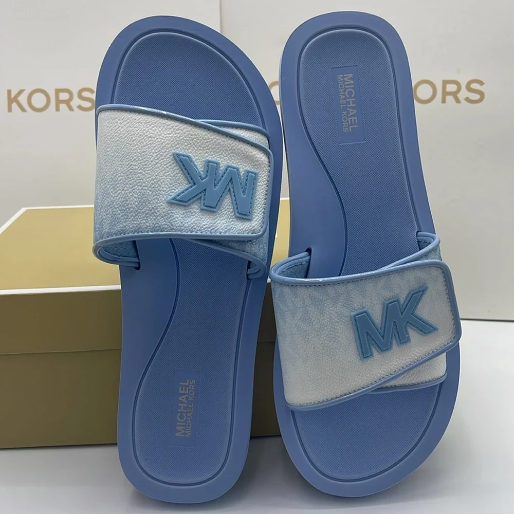 Michael Kors Slide Logo Sandals Palmer Ombré Signature
Light Sky
NWT - Picture 11 of 16